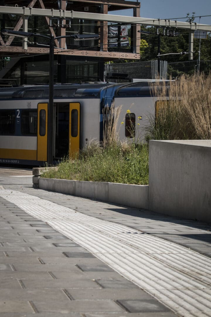 Bosch Beton - Station Bussum Zuid grondkering met keerwanden