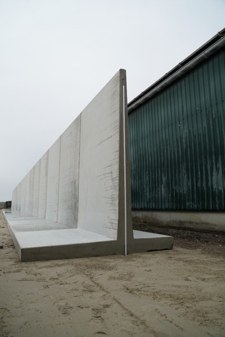 Bosch Beton - Sleufsilo van keerwanden met extra lange hak voor afdeksysteem in Blessum