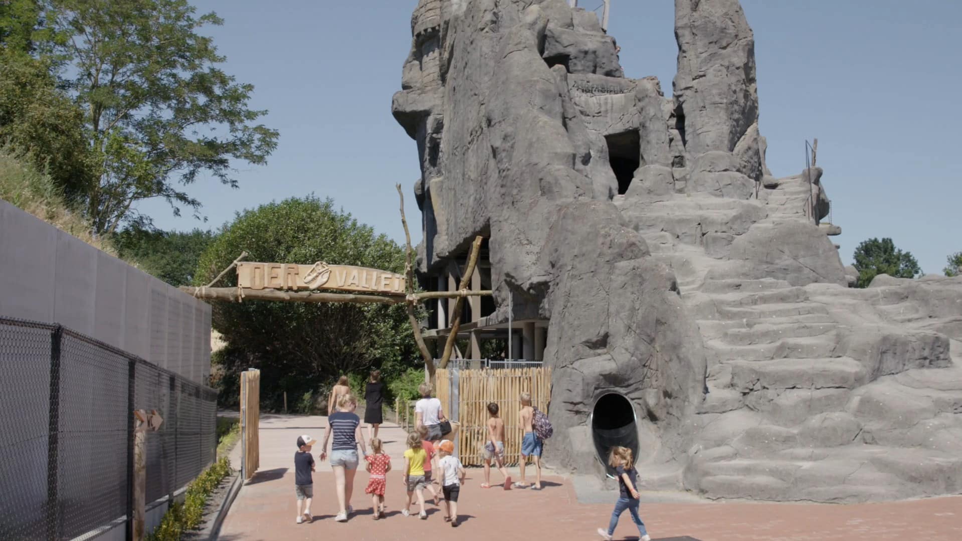 Bosch Beton - Keerwanden als afscheiding en geluidsscherm op recreatiepark BillyBird in Volkel