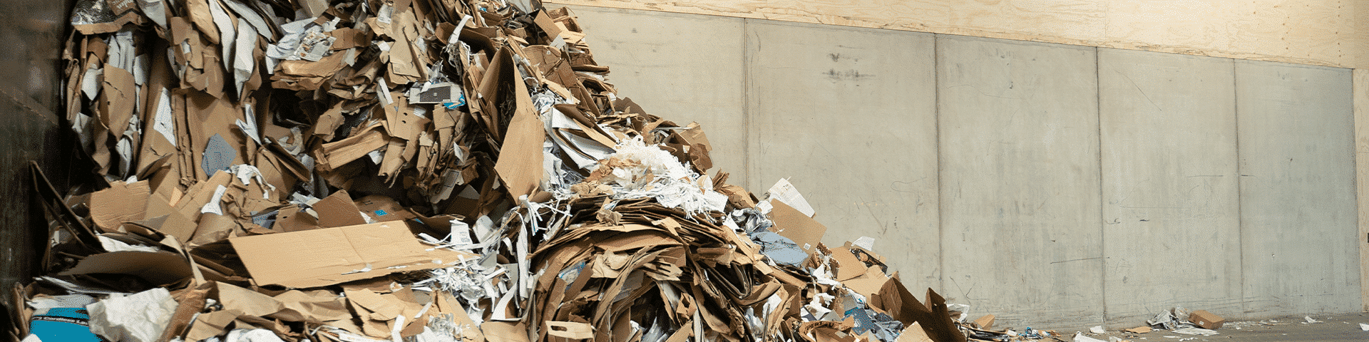 Sterke keerwanden in papierloods van Van Gerrevink Recycling, Apeldoorn